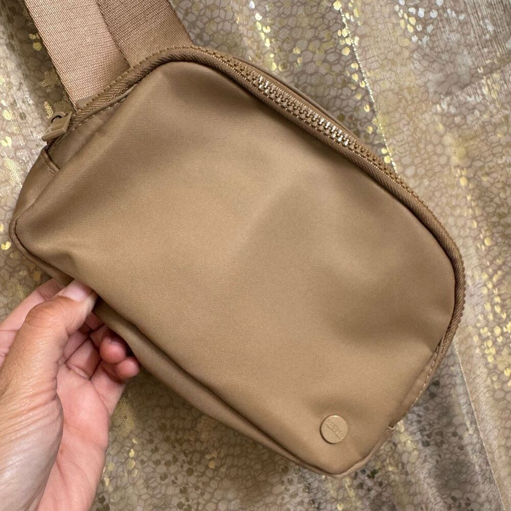 Studio NYC Small Light Brown Tan Crossbody Belt Bag EUC - Picture 2 of 7